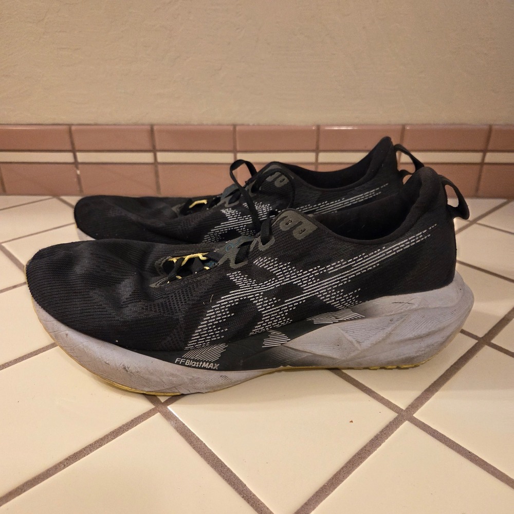 ASICS Novablast 3 Mens Running Shoes Black White Yellow 1011B458 Size 12.5